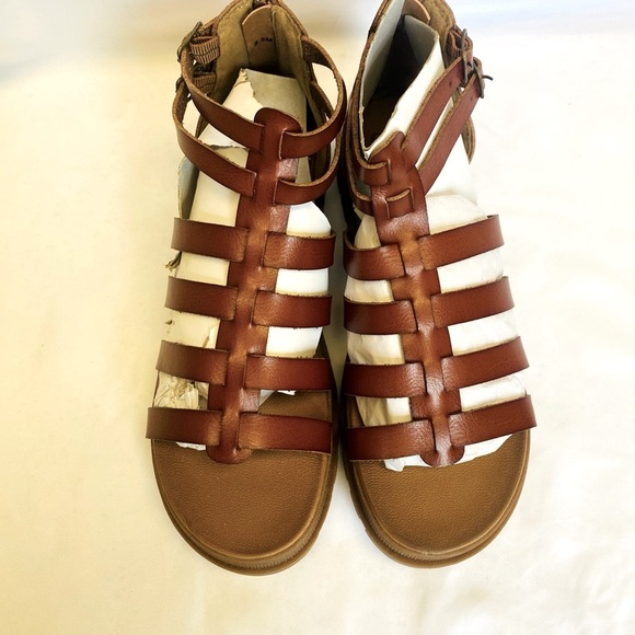 NIB Jellypop Chanelle Comfort Fit Gladiator Sandals in color Cognac Smooth - Picture 3 of 7